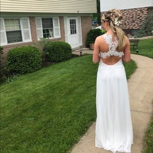 BEAUTIFUL white prom dress!!